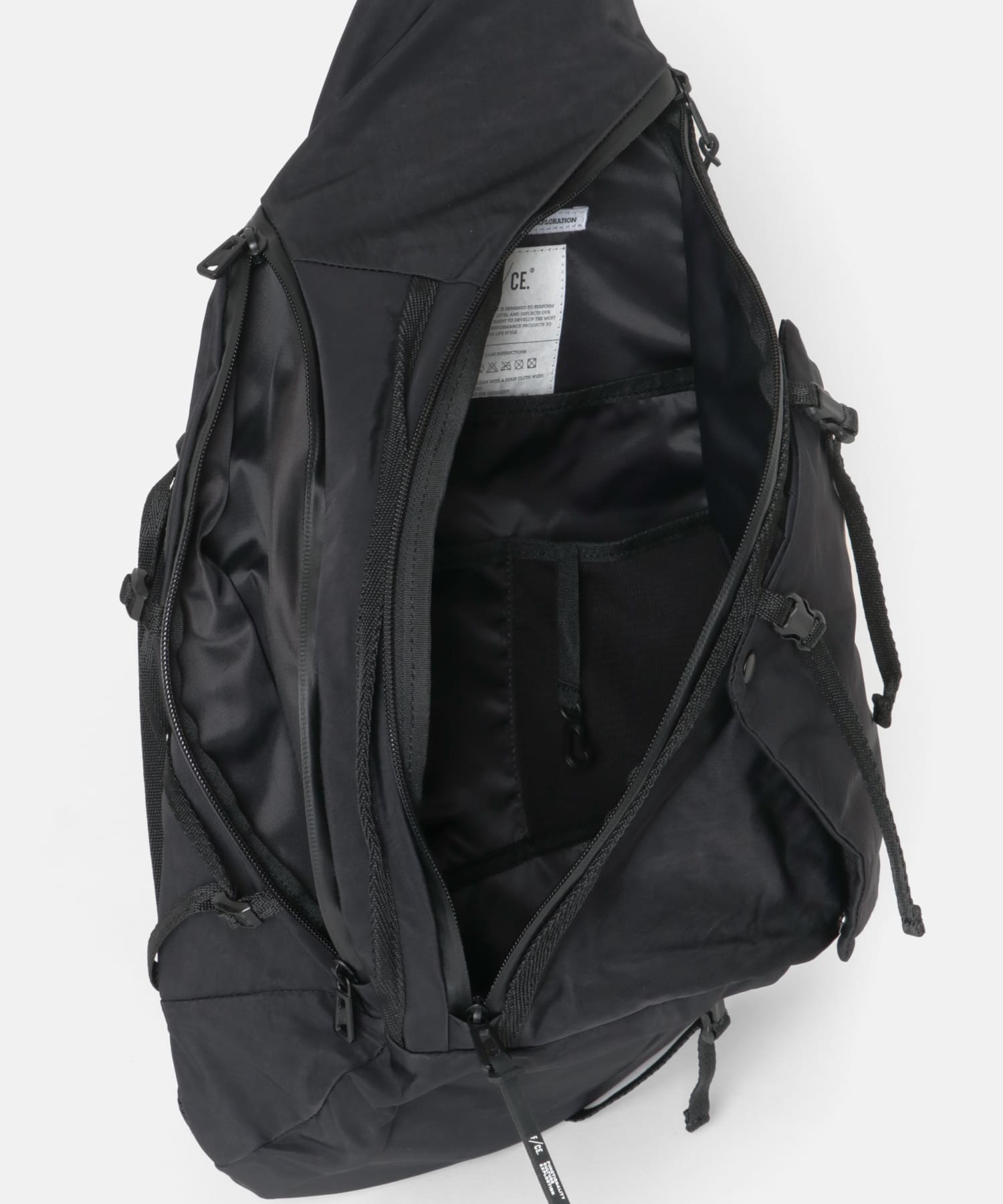 F/CE. TEXTURED TWILL 3POINTS SLINGER BAG / 多功能單肩背包