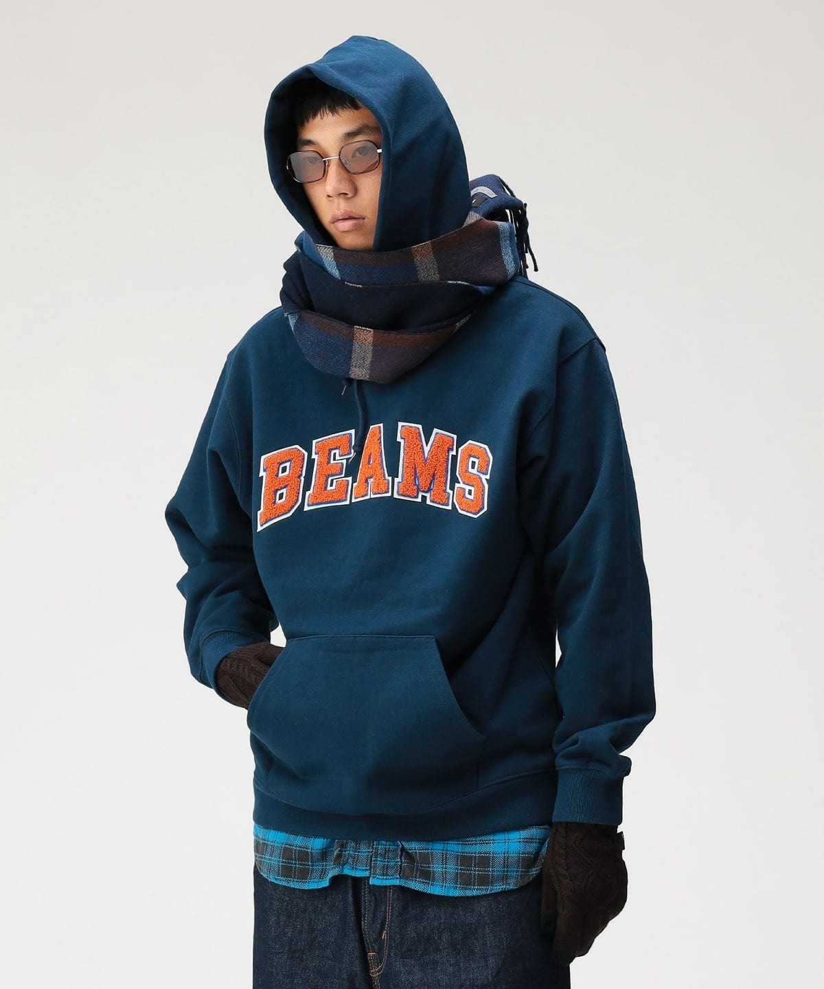 BEAMS / 標誌刺繡連帽衫