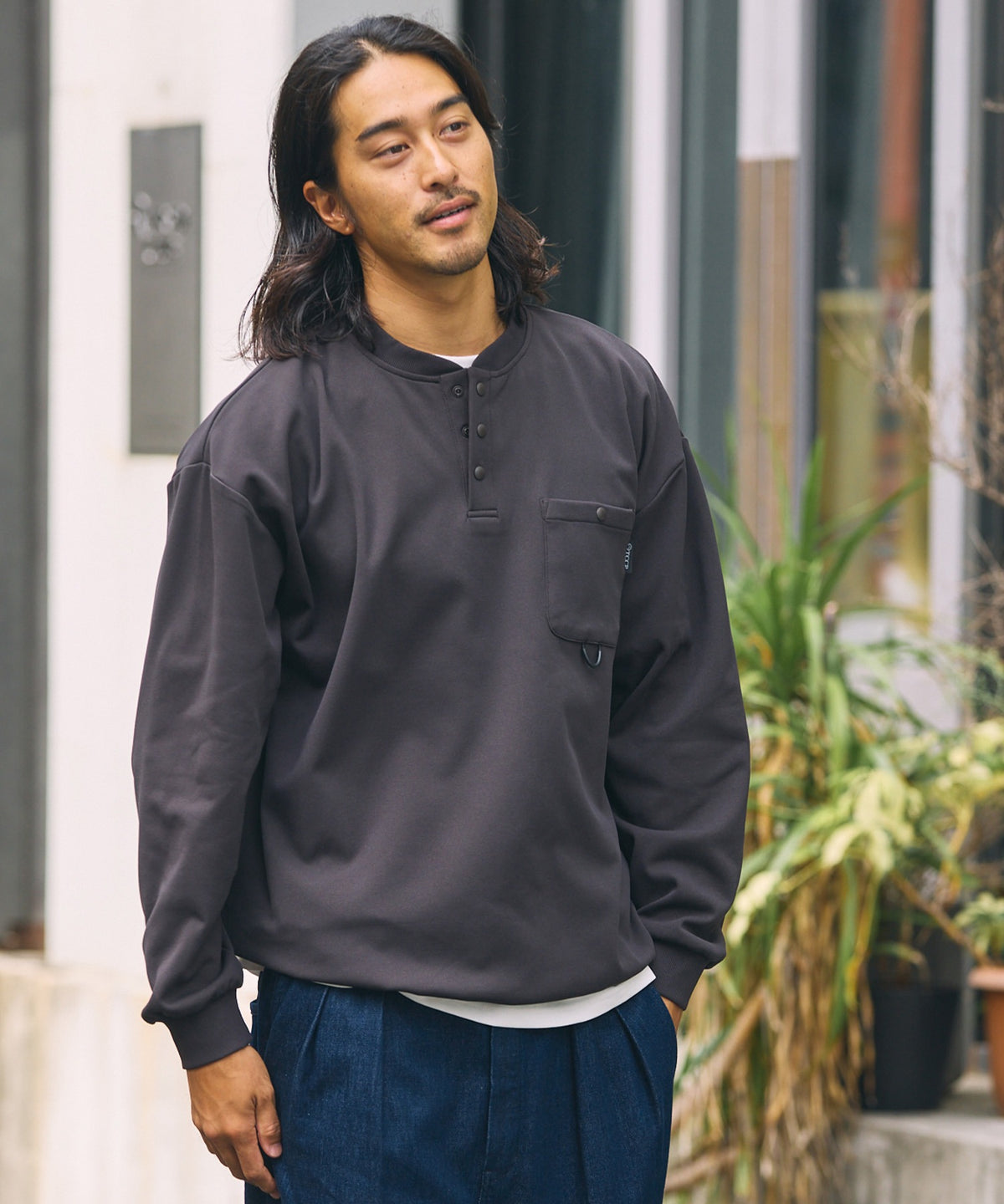 THE CRAFT CREW PRODUCTS / 四向彈性機能 亨利領 口袋長T恤(抽繩下擺)