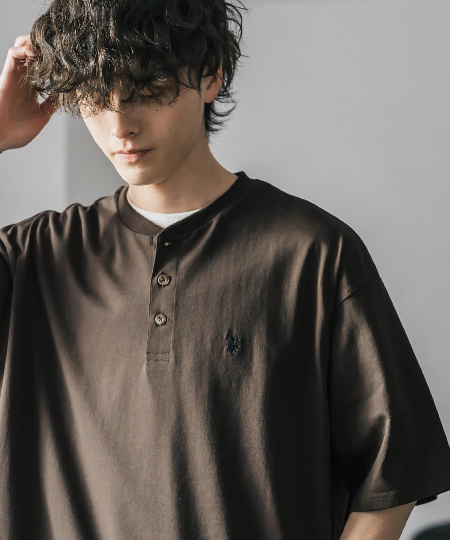 U.S. POLO ASSN. / 刺繡亨利領短袖T恤