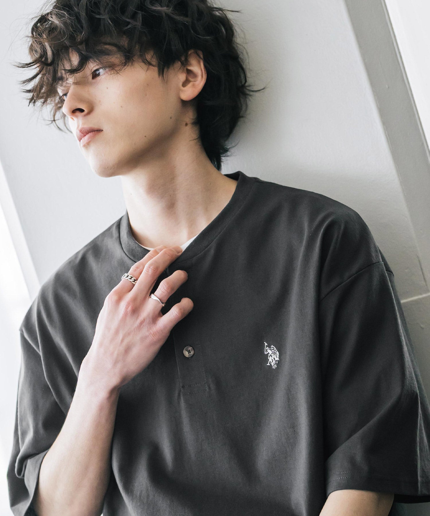 U.S. POLO ASSN. / 刺繡亨利領短袖T恤