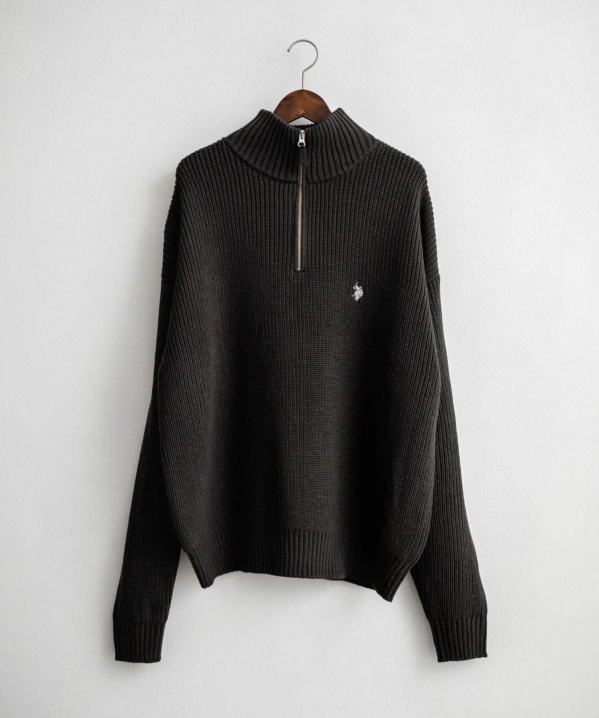 U.S. POLO ASSN. / 寬鬆畦編刺繡 半拉鍊針織衫(日本聯名限定)