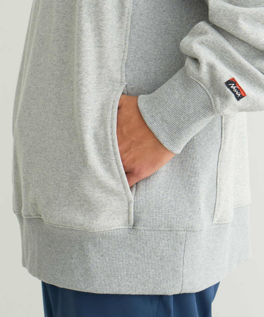 NANGA ECO HYBRID MINI BOX LOGO EMBROIDERY SWEATSHIRT / 刺繡小標 圓領衫