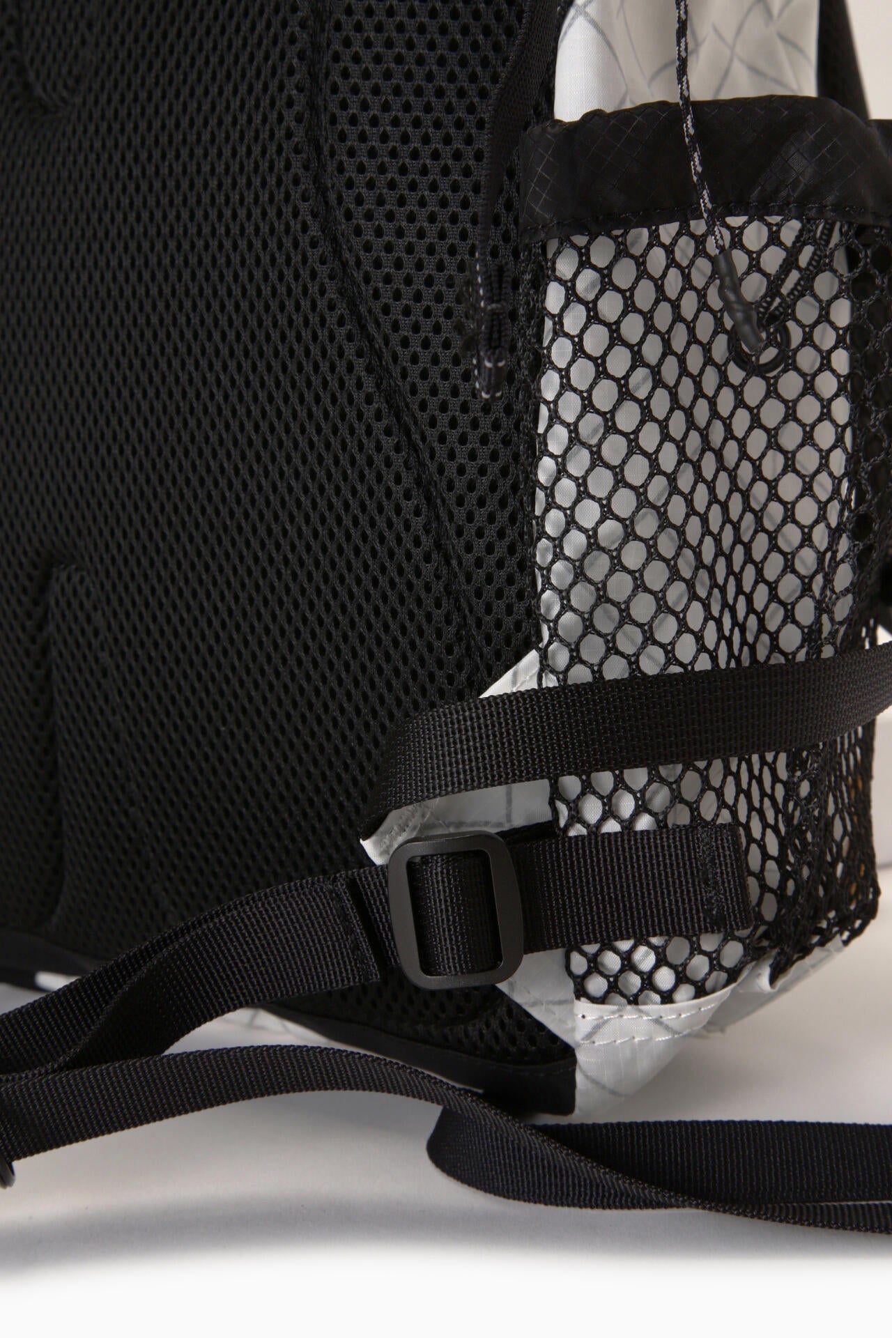 and wander ECOPAK 18L / 防水結構輕量背包