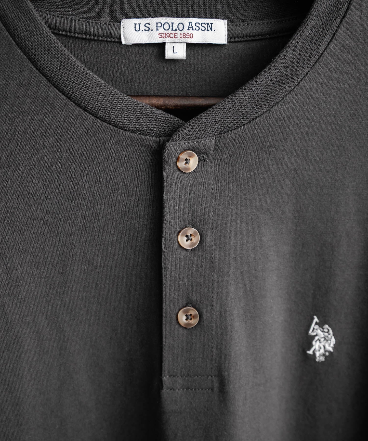 U.S. POLO ASSN. / 刺繡亨利領短袖T恤