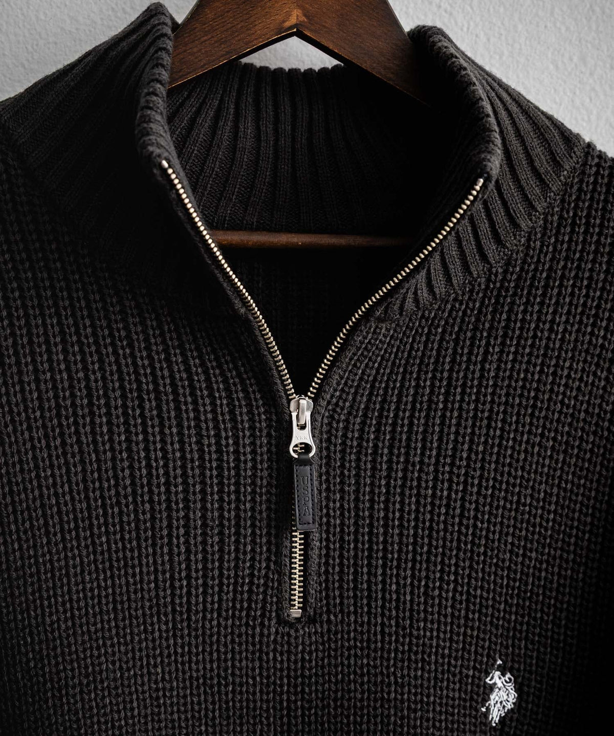U.S. POLO ASSN. / 寬鬆畦編刺繡 半拉鍊針織衫(日本聯名限定)