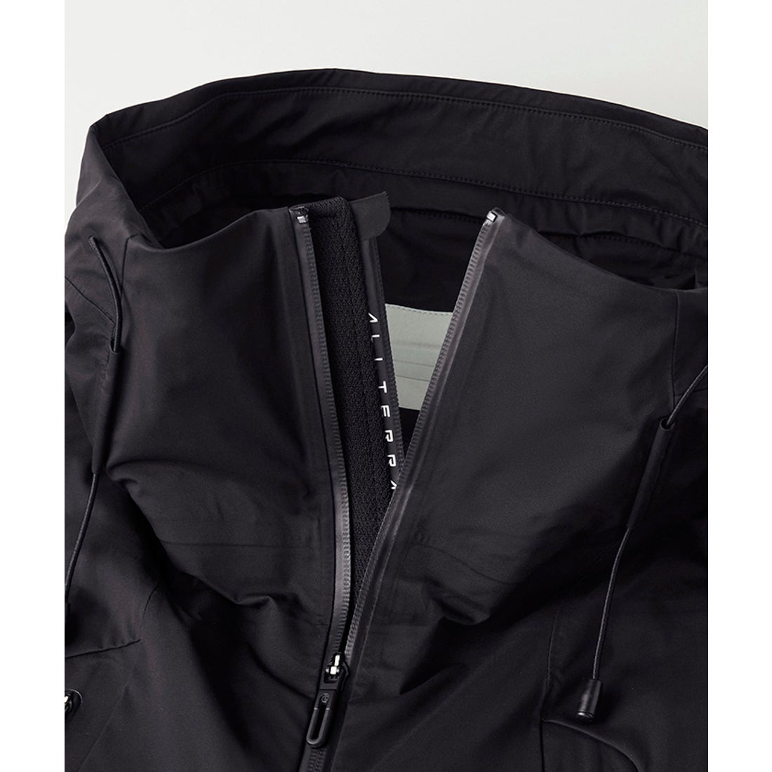 DESCENTE  ALLTERRAIN  CREAS / 防風防水外套