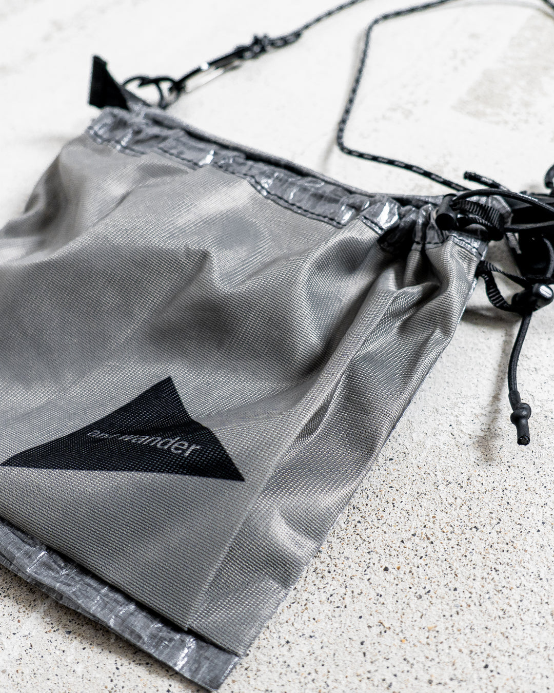 and wander UL sacoche with Dyneema / Dyneema® 複合纖維輕量防潑水隨身包