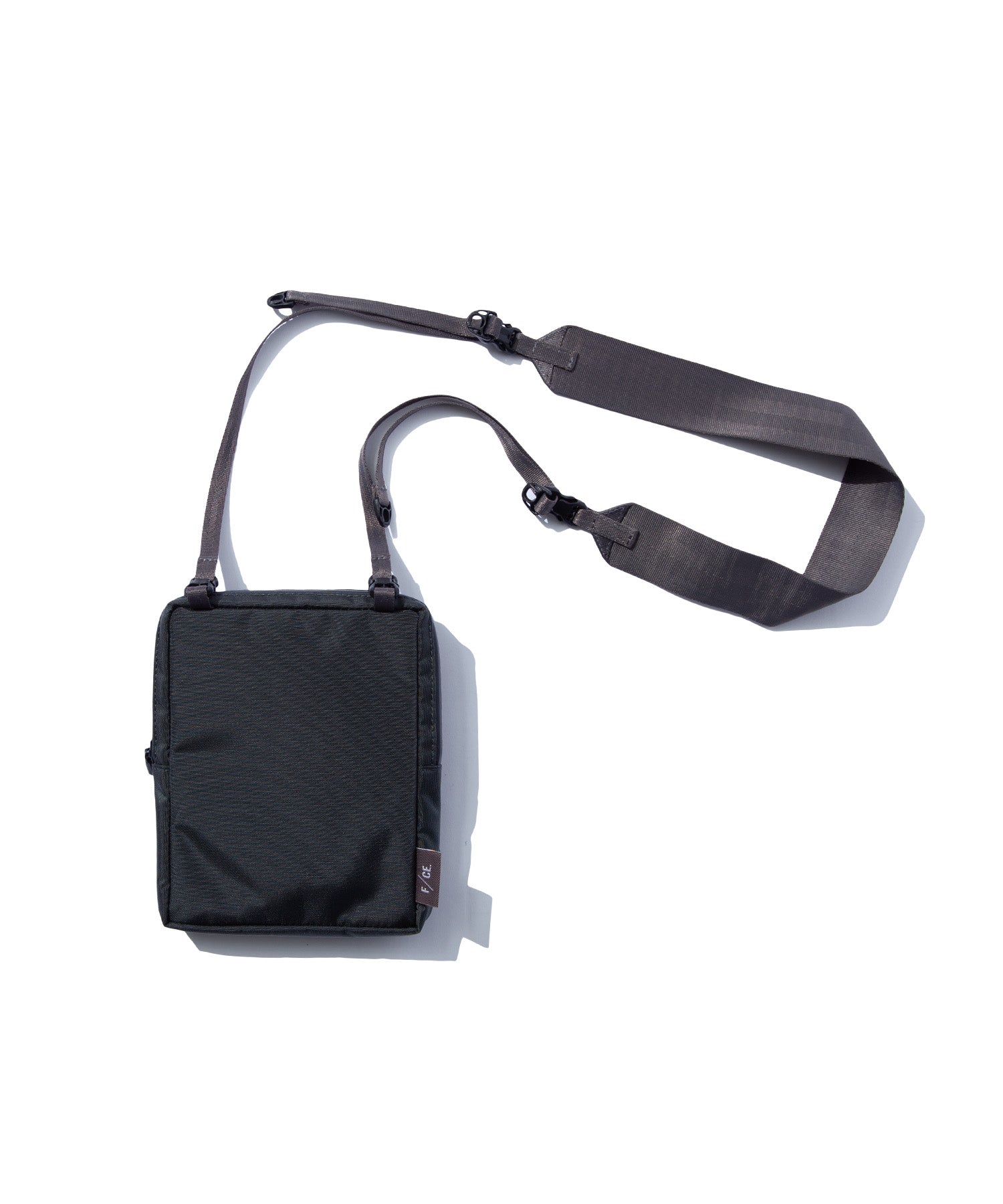 F/CE. 420 re/cor TRAVELLER / 側背包