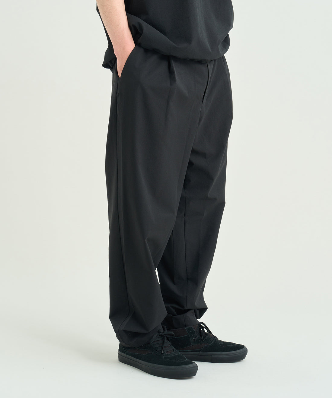NANGA DotAir® COMFY TUCK TAPERED PANTS / 涼感透氣 DotAir® 錐形打褶長褲