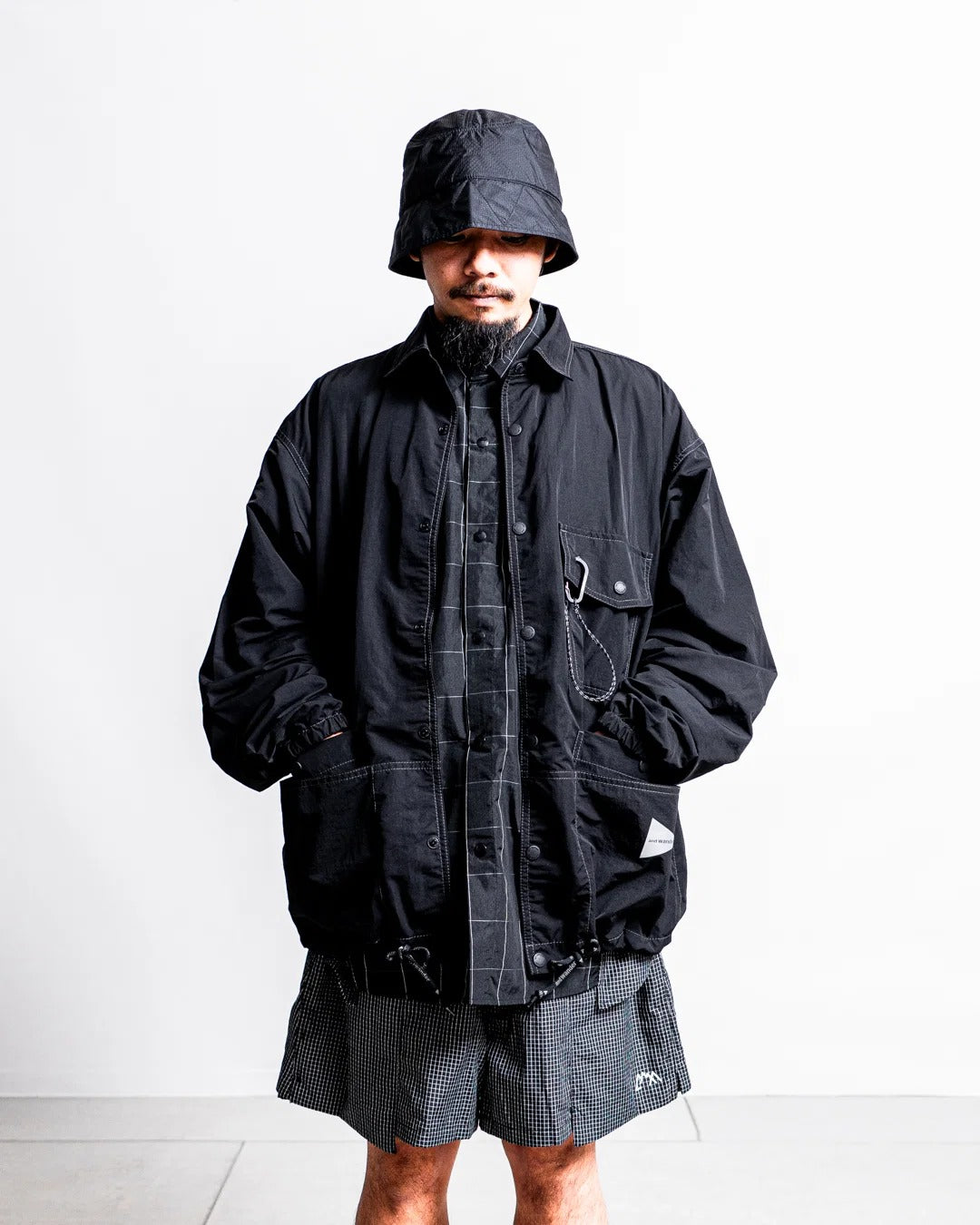 and wander / 皺褶尼龍雙口袋襯衫外套