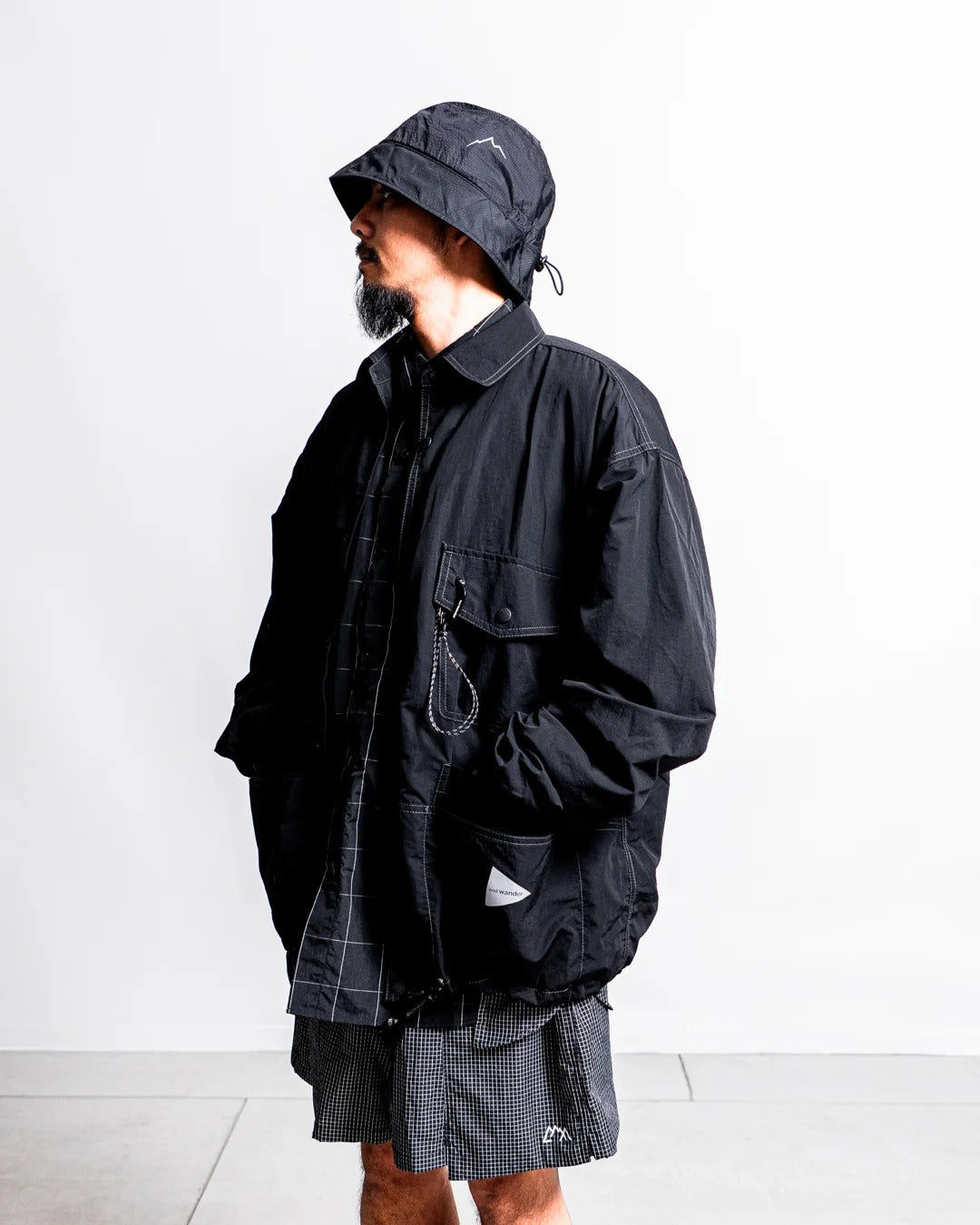 and wander / 皺褶尼龍雙口袋襯衫外套