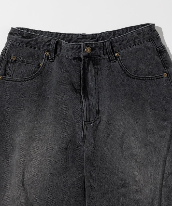 FREAK’S STORE / 寬版弧形 水洗 九分 牛仔短褲