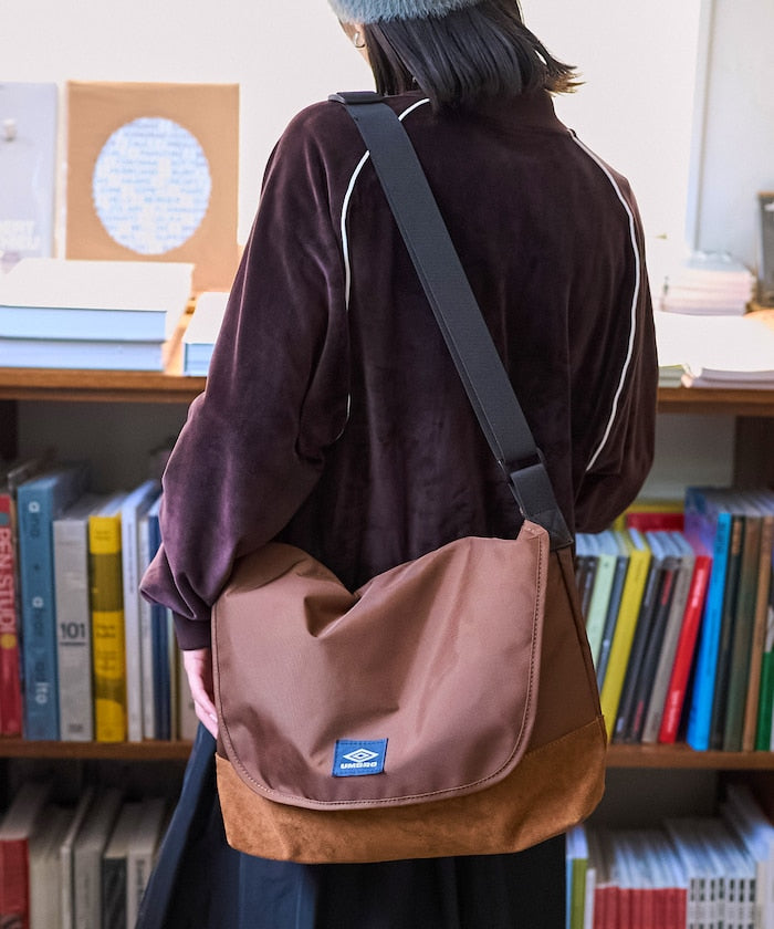 UMBRO / 別注 CLASSIC MESSENGER BAG 側背包