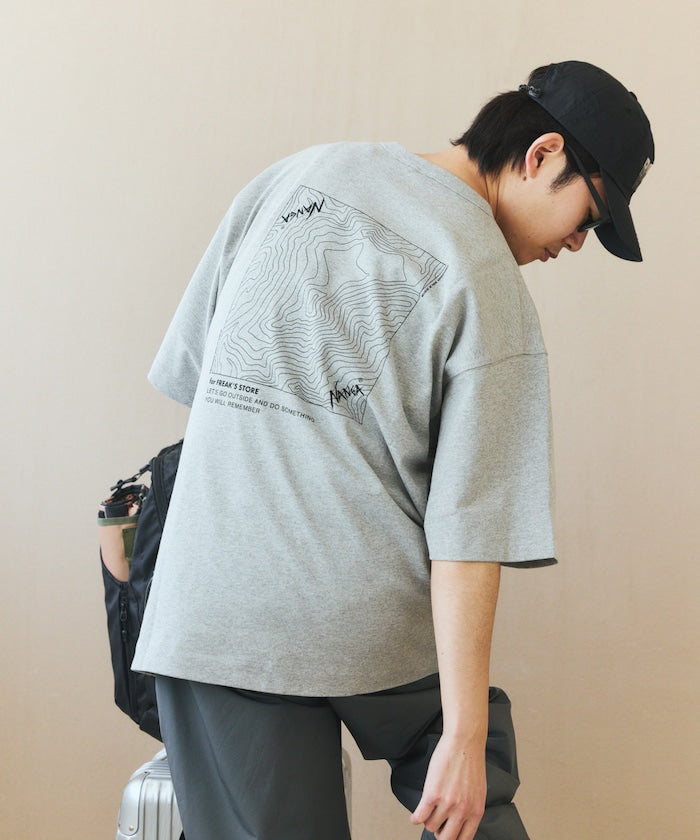 NANGA 別注 ECO HYBRID CONTOUR LOGO TEE / 等高線圖形口袋短袖 T 恤
