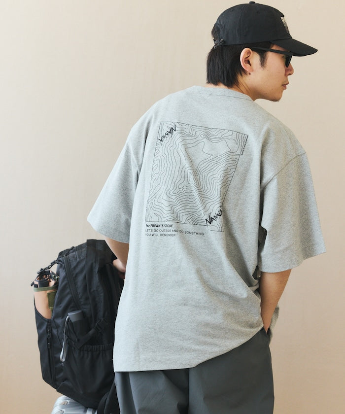 NANGA 別注 ECO HYBRID CONTOUR LOGO TEE / 等高線圖形口袋短袖 T 恤