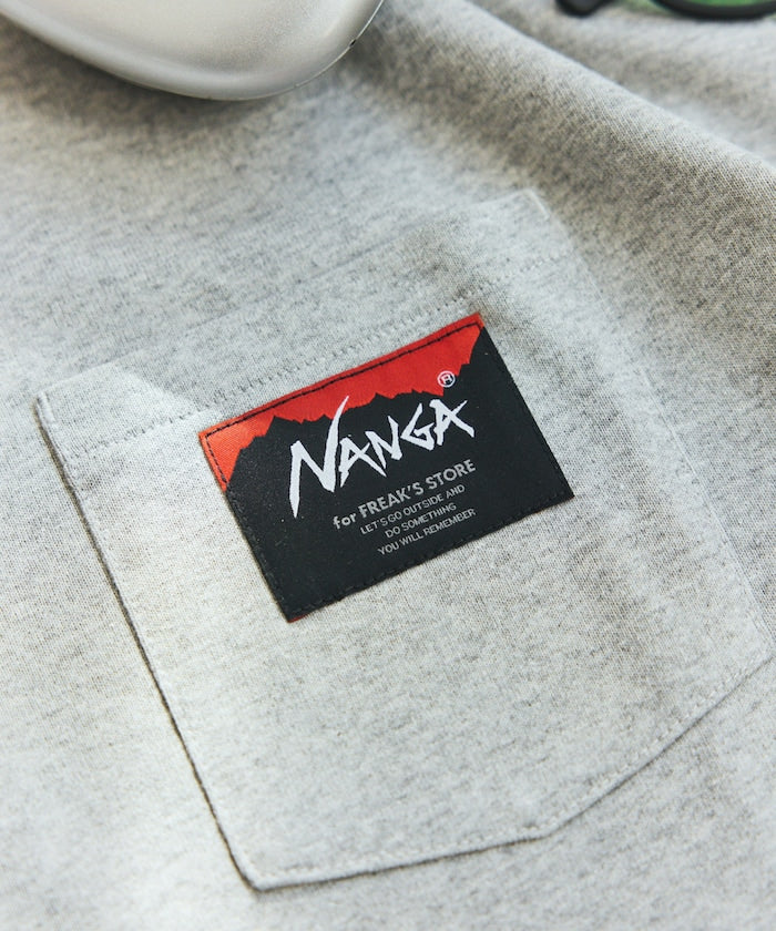 NANGA 別注 ECO HYBRID CONTOUR LOGO TEE / 等高線圖形口袋短袖 T 恤