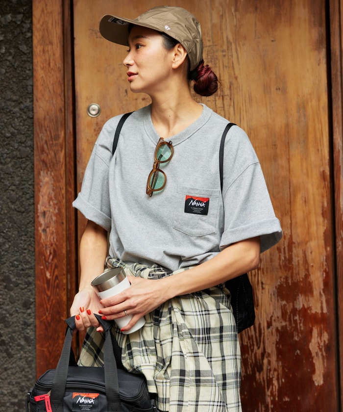 NANGA 別注 ECO HYBRID CONTOUR LOGO TEE / 等高線圖形口袋短袖 T 恤
