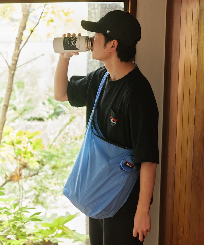 NANGA 別注 ECO HYBRID CONTOUR LOGO TEE / 等高線圖形口袋短袖 T 恤