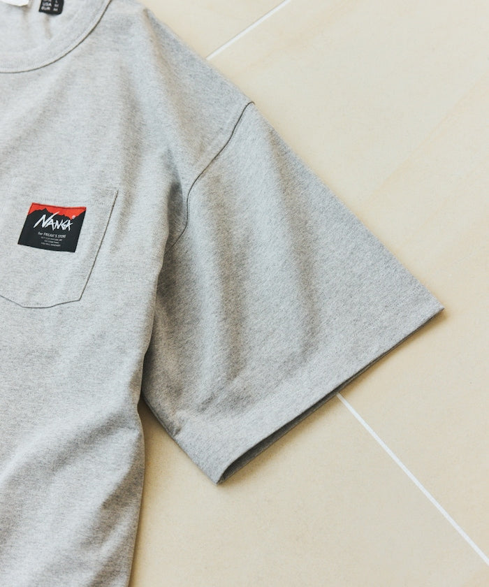 NANGA 別注 ECO HYBRID CONTOUR LOGO TEE / 等高線圖形口袋短袖 T 恤