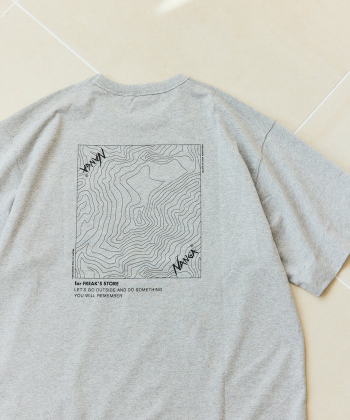 NANGA 別注 ECO HYBRID CONTOUR LOGO TEE / 等高線圖形口袋短袖 T 恤