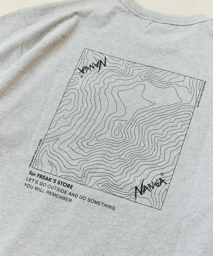 NANGA 別注 ECO HYBRID CONTOUR LOGO TEE / 等高線圖形口袋短袖 T 恤
