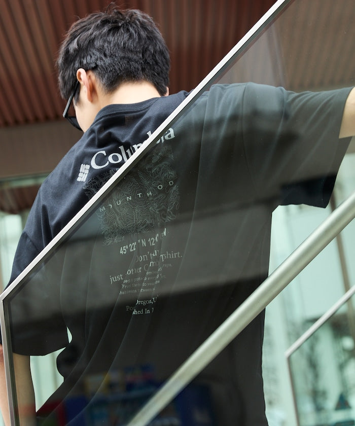 COLUMBIA x FREAK’S STORE / 等高線圖樣後印花短袖T恤