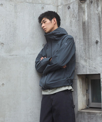 Descente × URBAN RESEARCH / CREAS 硬殼防水外套（日本聯名限定）
