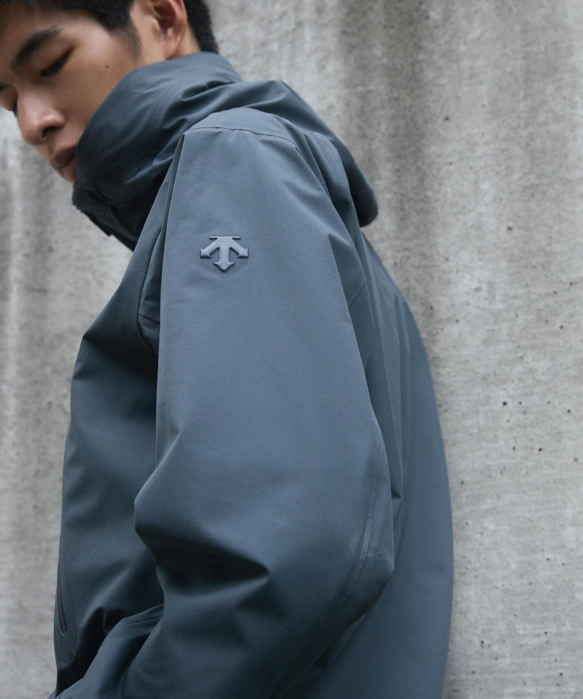 Descente × URBAN RESEARCH / CREAS 硬殼防水外套（日本聯名限定）