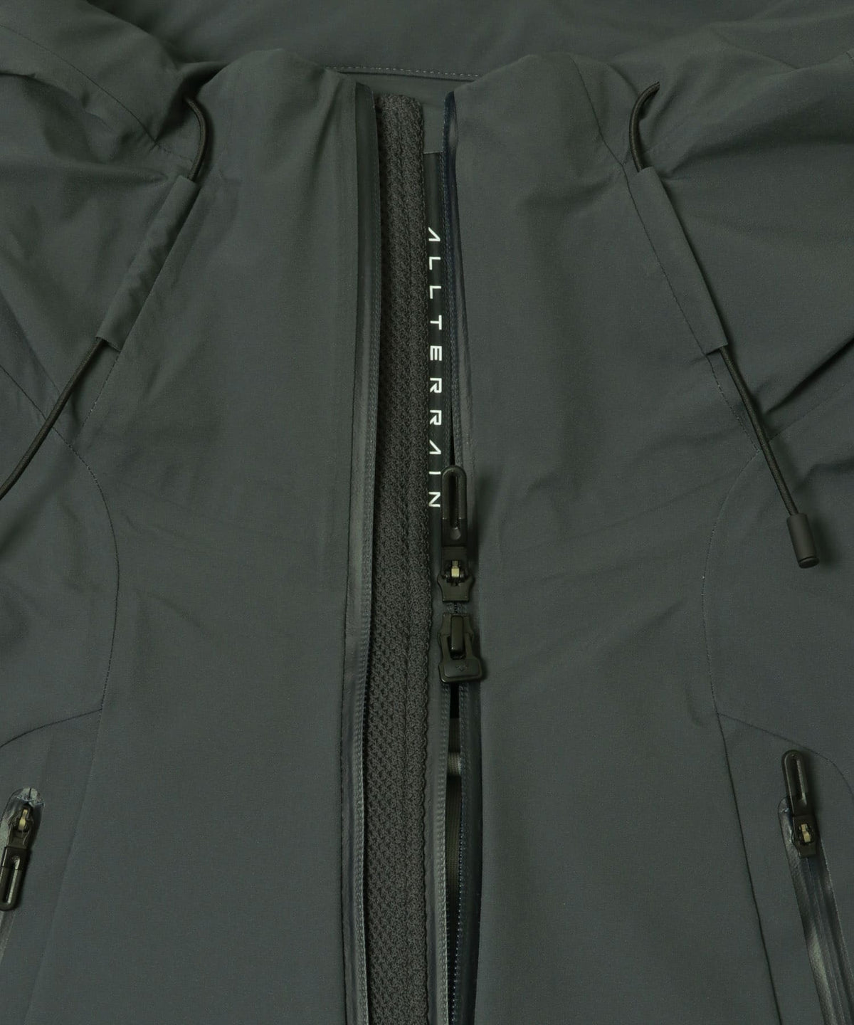 Descente × URBAN RESEARCH / CREAS 硬殼防水外套（日本聯名限定）