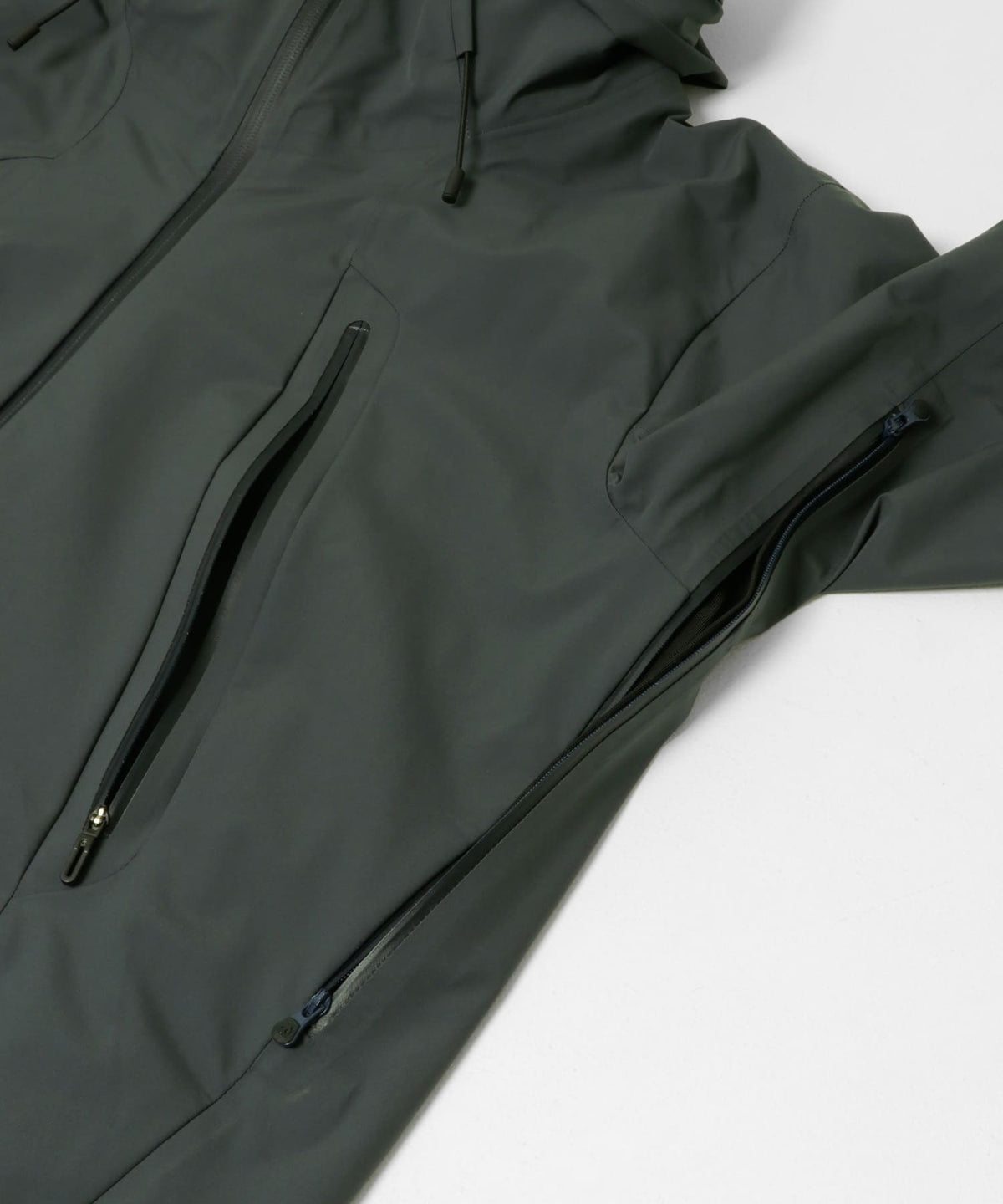 Descente × URBAN RESEARCH / CREAS 硬殼防水外套（日本聯名限定）