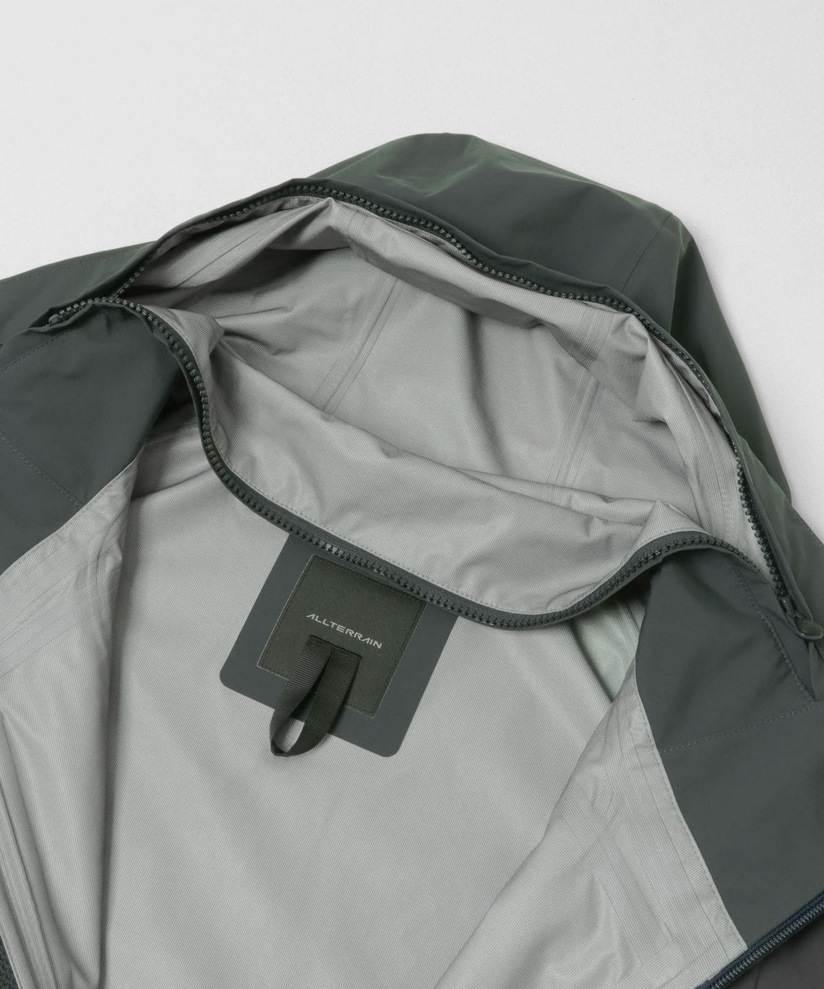 Descente × URBAN RESEARCH / CREAS 硬殼防水外套（日本聯名限定）
