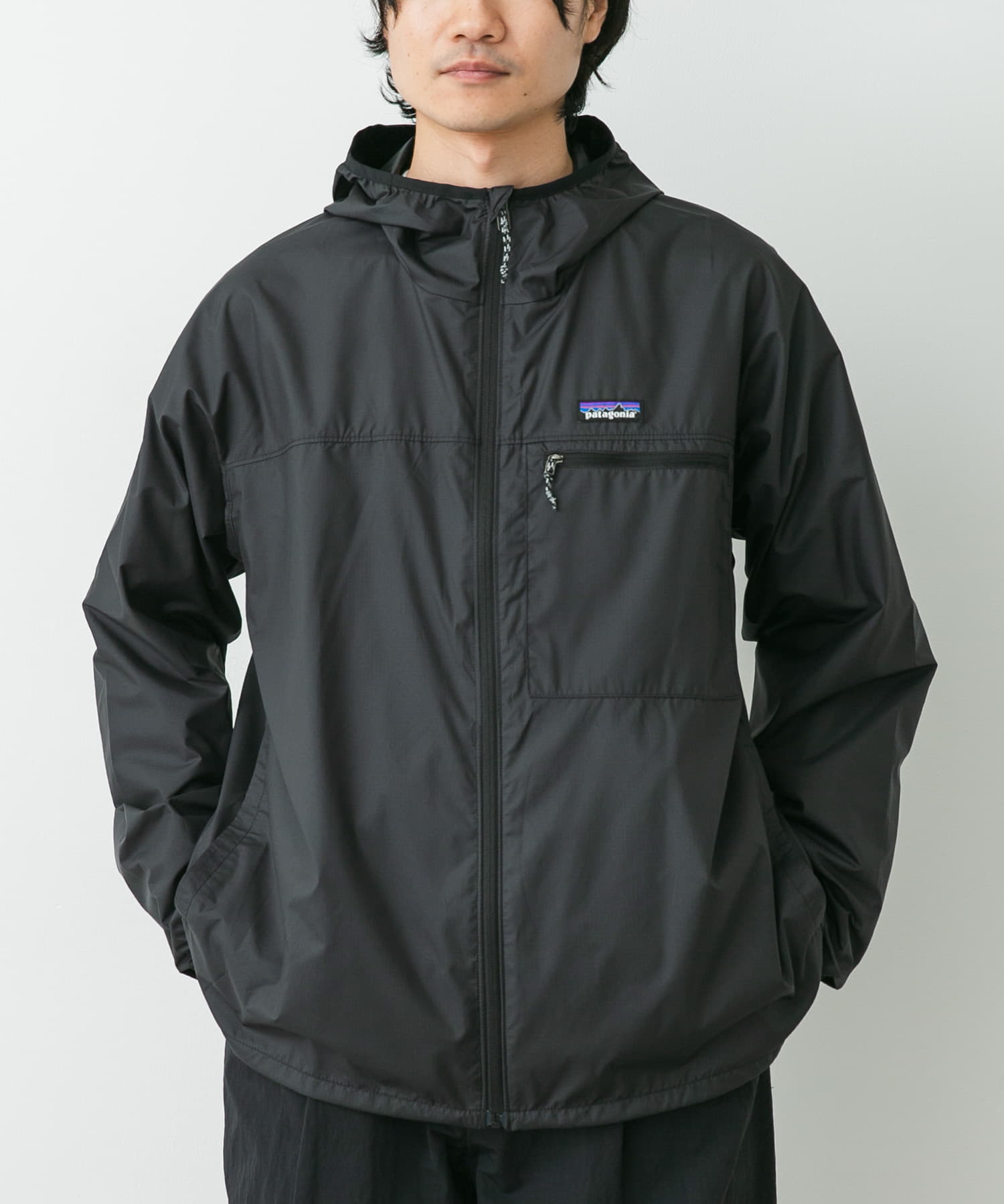 Patagonia　LIGHT & VARIABLE JACKET / 輕量可收納防風連帽外套