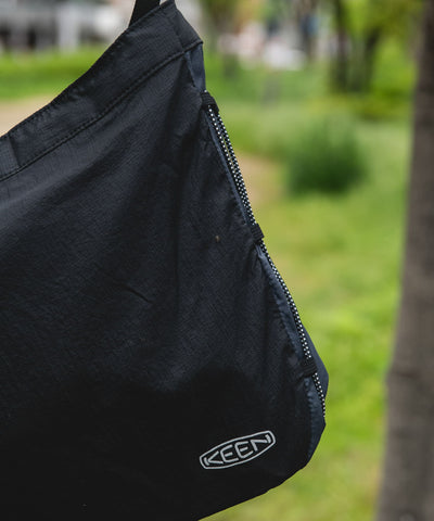 KEEN×DOORS　NYLON SHELL SHOULDER / 別注輕量尼龍機能斜背包