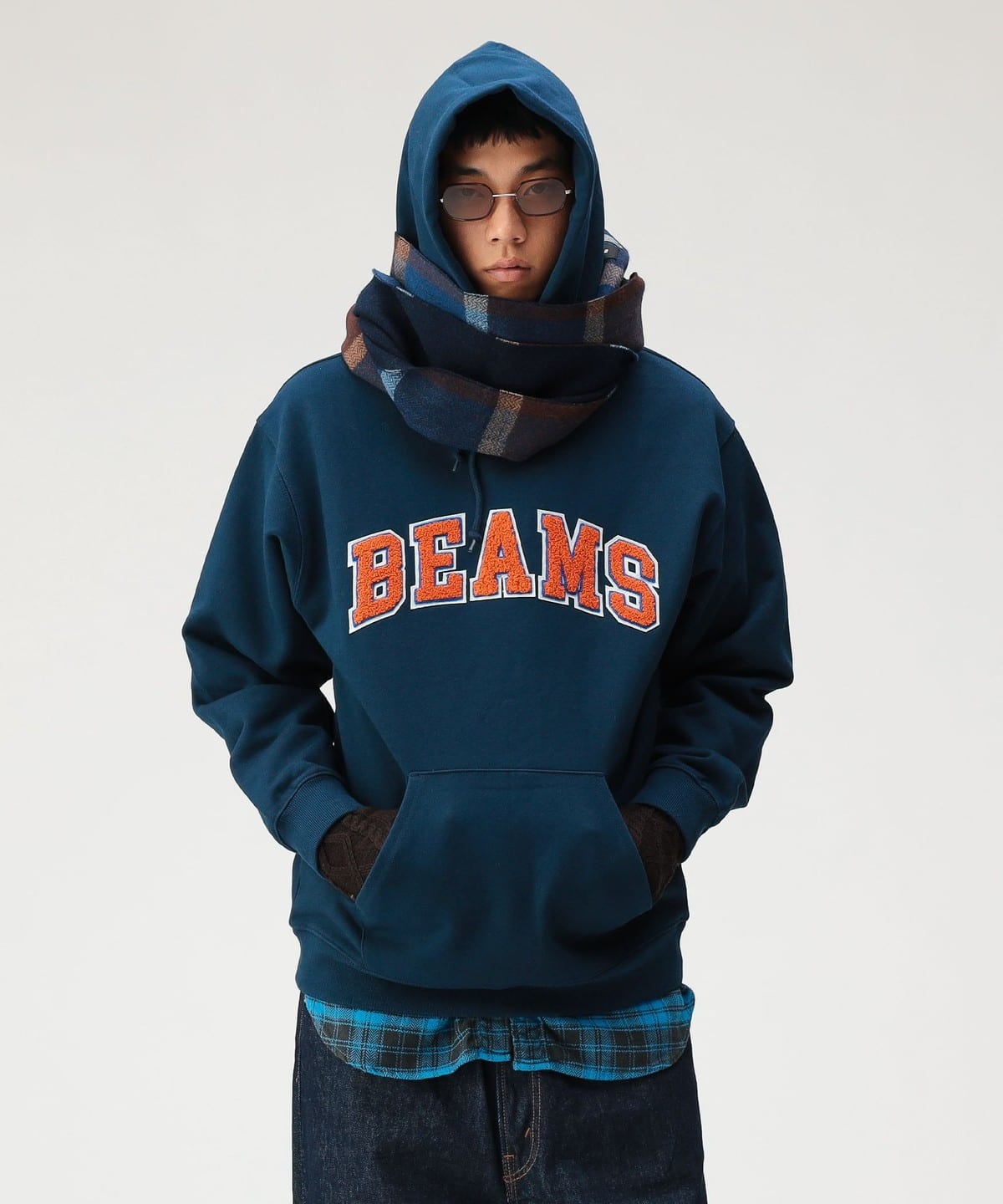 BEAMS / 標誌刺繡連帽衫