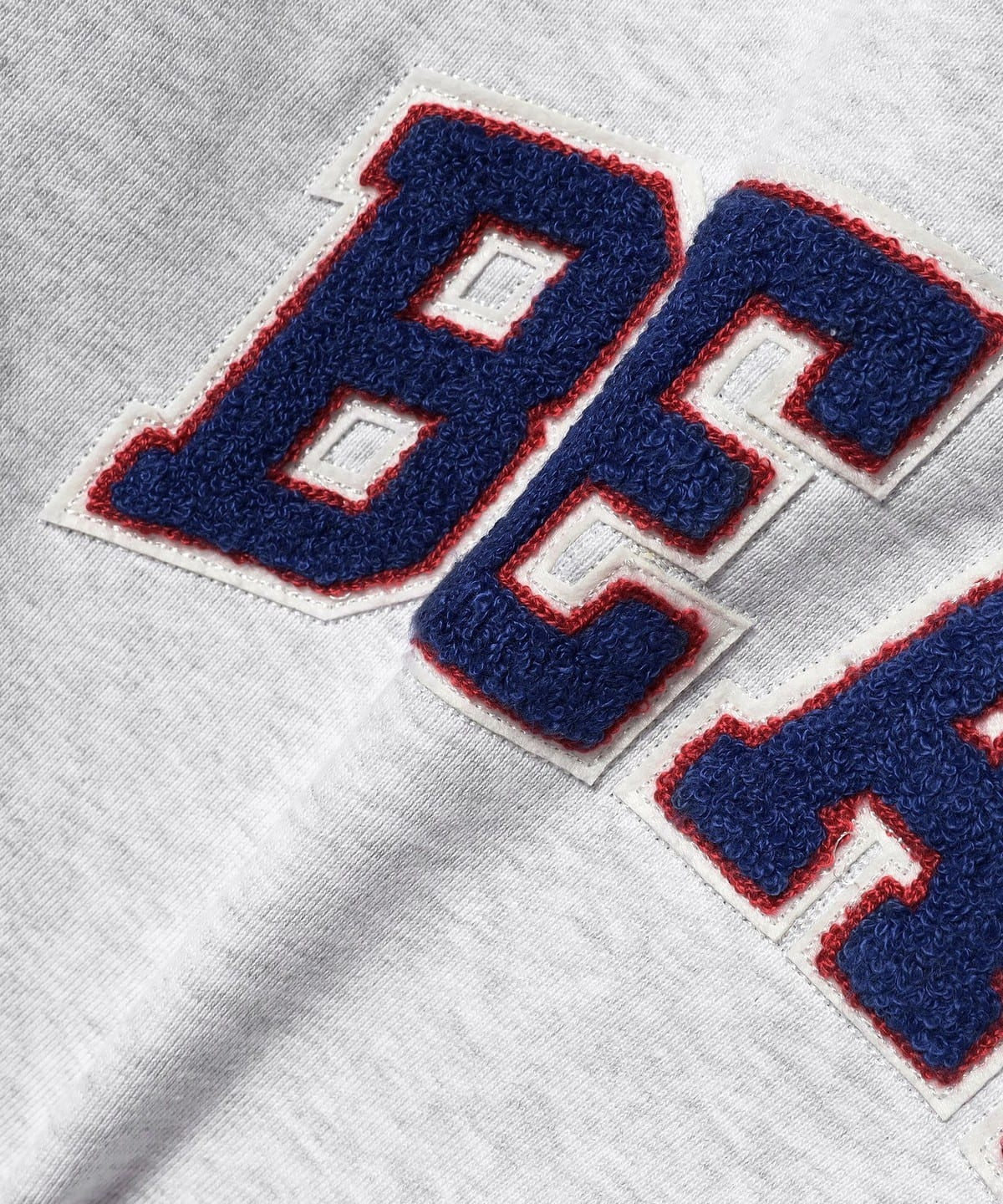 BEAMS / 標誌刺繡連帽衫