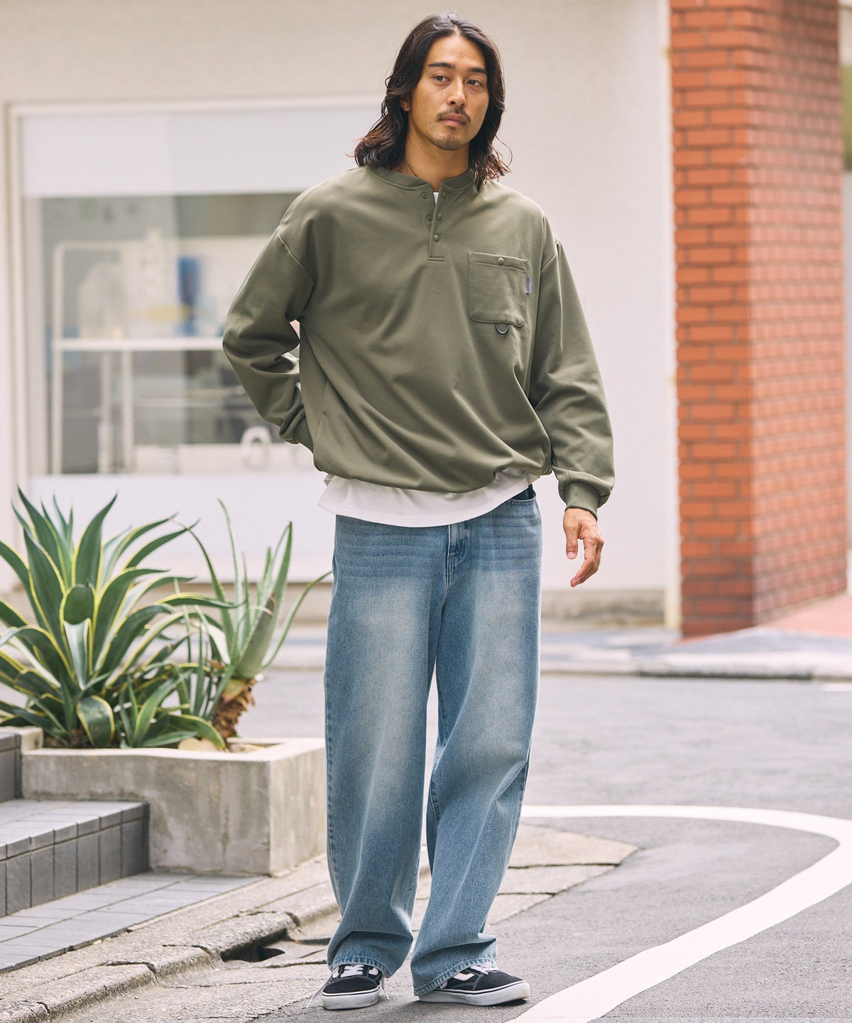 THE CRAFT CREW PRODUCTS / 四向彈性機能 亨利領 口袋長T恤（抽繩下擺）