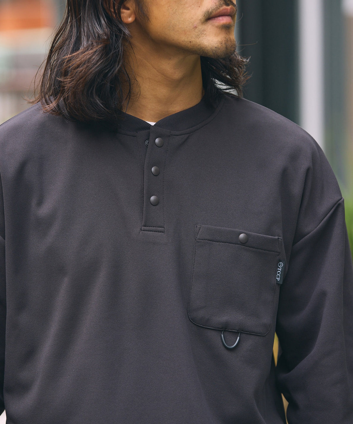 THE CRAFT CREW PRODUCTS / 四向彈性機能 亨利領 口袋長T恤（抽繩下擺）