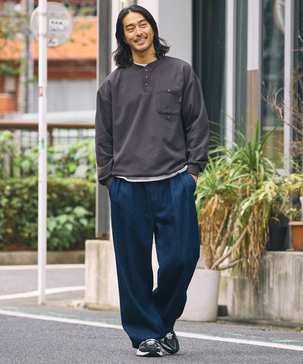 THE CRAFT CREW PRODUCTS / 四向彈性機能 亨利領 口袋長T恤（抽繩下擺）