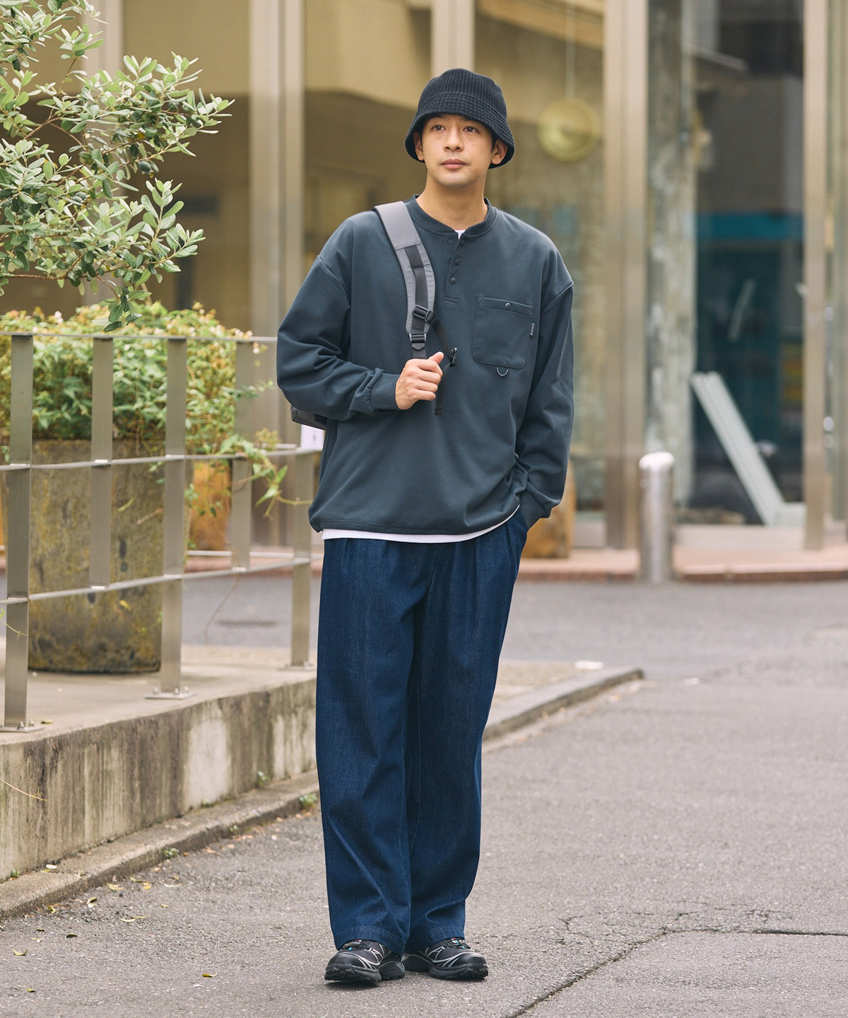 THE CRAFT CREW PRODUCTS / 四向彈性機能 亨利領 口袋長T恤（抽繩下擺）
