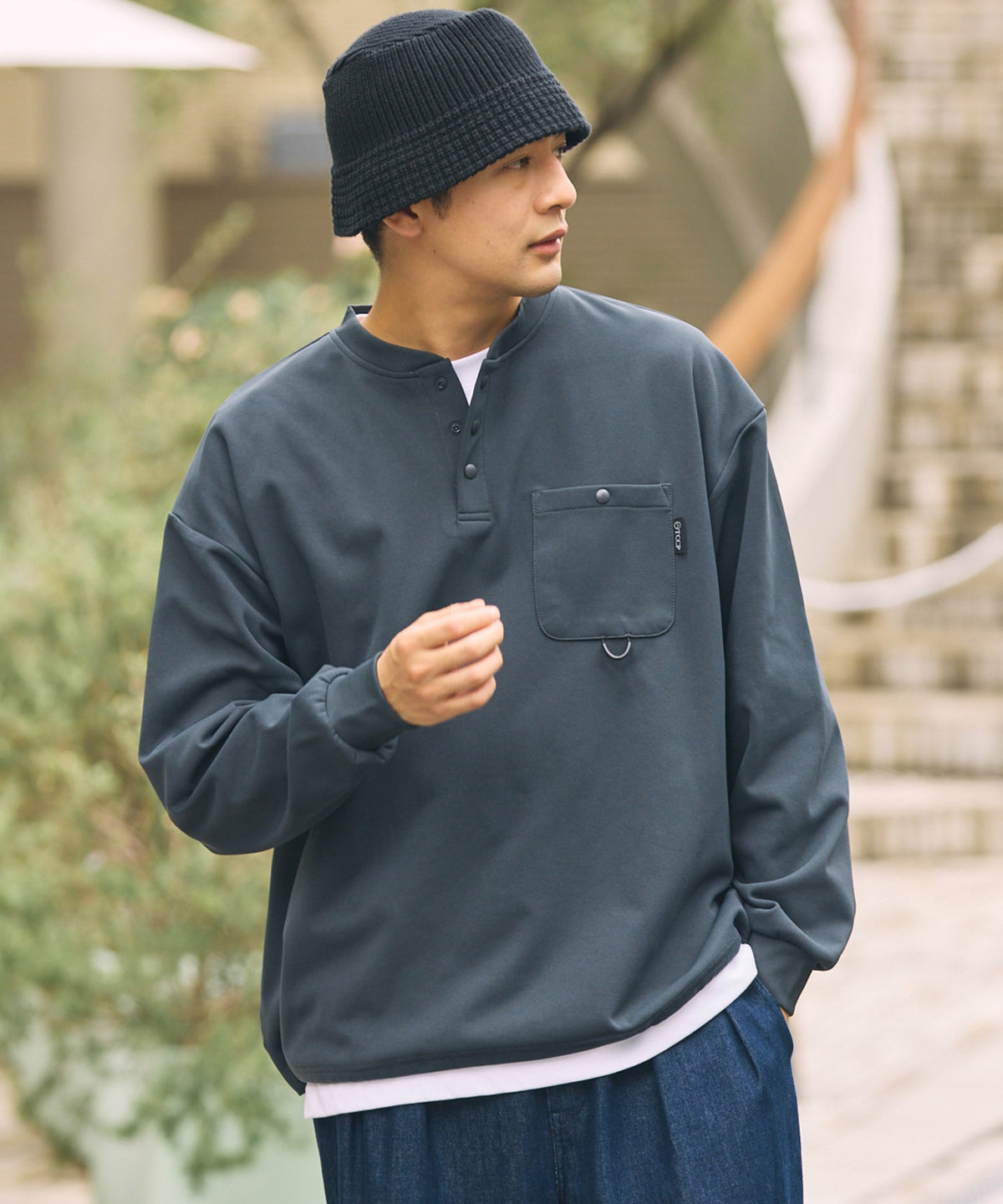 THE CRAFT CREW PRODUCTS / 四向彈性機能 亨利領 口袋長T恤（抽繩下擺）
