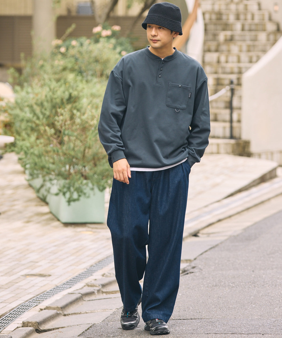 THE CRAFT CREW PRODUCTS / 四向彈性機能 亨利領 口袋長T恤（抽繩下擺）