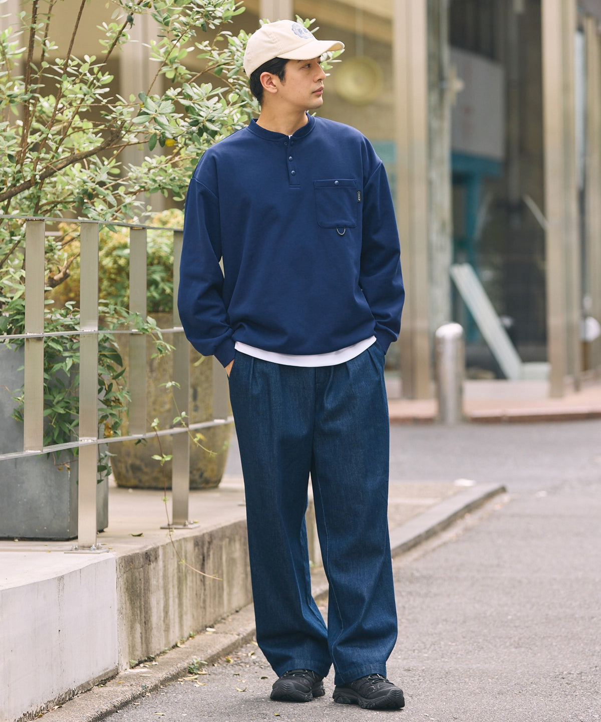 THE CRAFT CREW PRODUCTS / 四向彈性機能 亨利領 口袋長T恤（抽繩下擺）