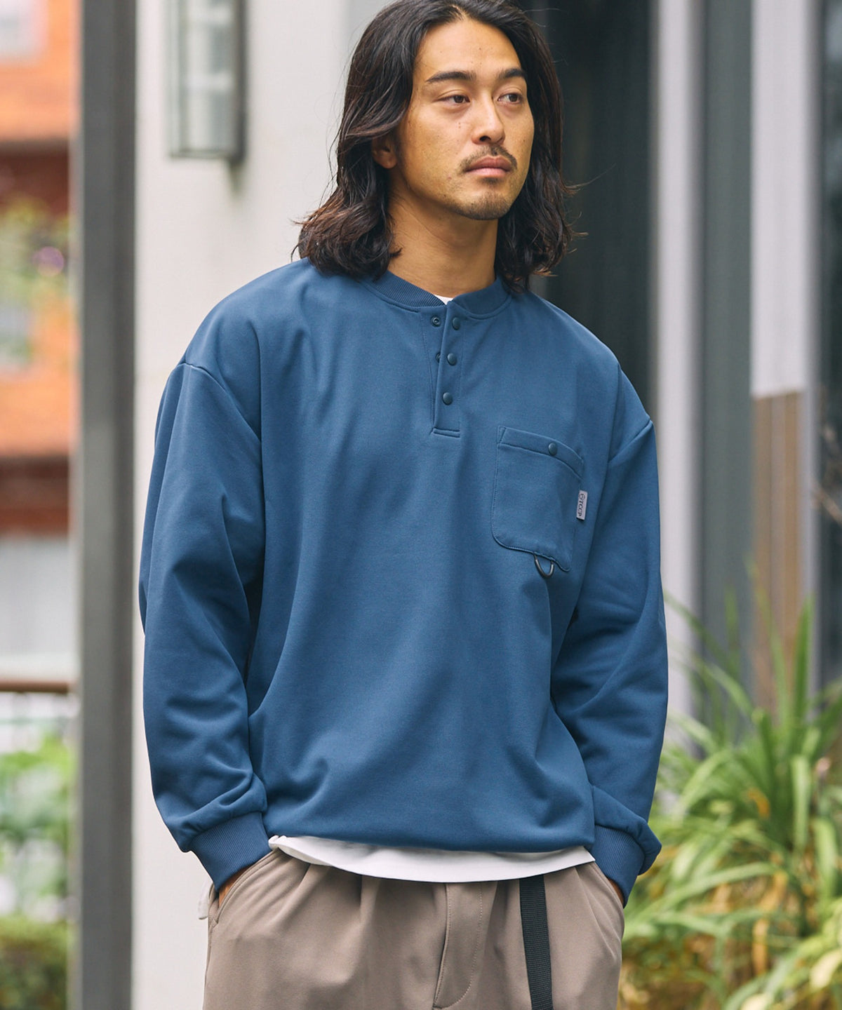 THE CRAFT CREW PRODUCTS / 四向彈性機能 亨利領 口袋長T恤（抽繩下擺）