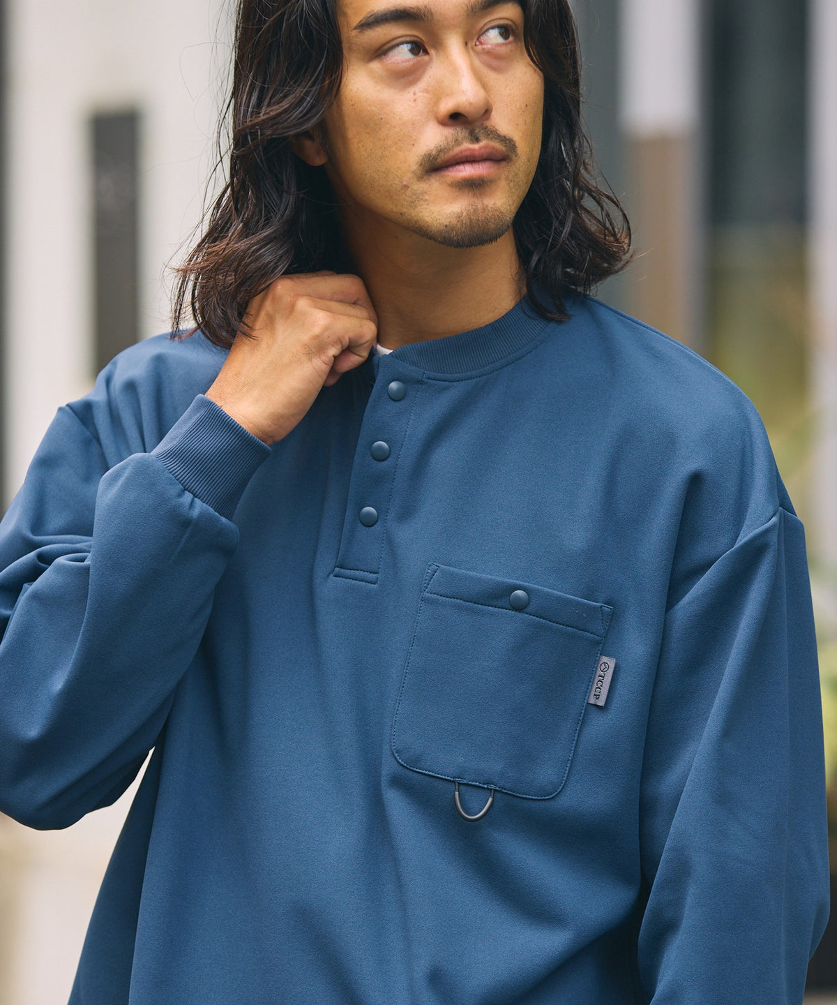 THE CRAFT CREW PRODUCTS / 四向彈性機能 亨利領 口袋長T恤（抽繩下擺）