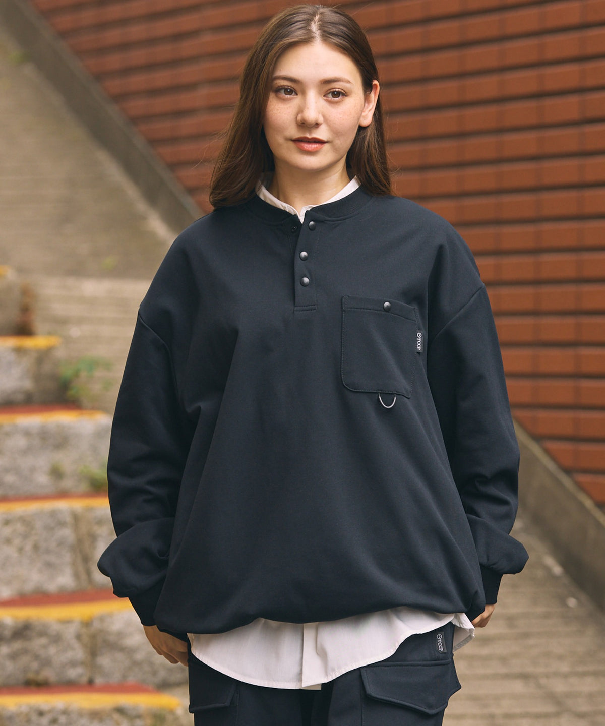 THE CRAFT CREW PRODUCTS / 四向彈性機能 亨利領 口袋長T恤（抽繩下擺）