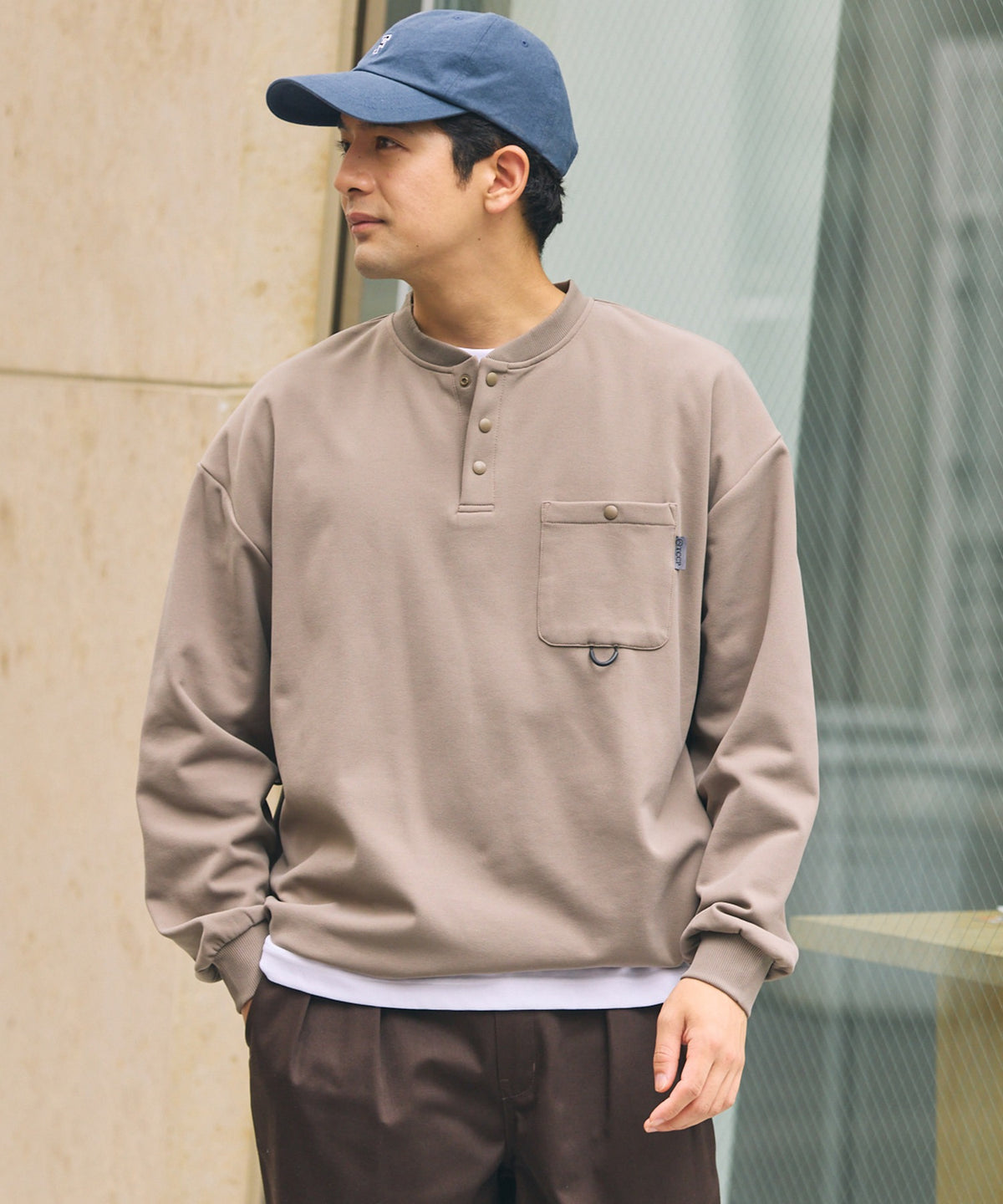 THE CRAFT CREW PRODUCTS / 四向彈性機能 亨利領 口袋長T恤（抽繩下擺）