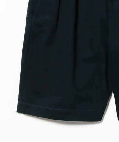 BEAMS / 雙褶寬版斜紋棉休閒短褲
