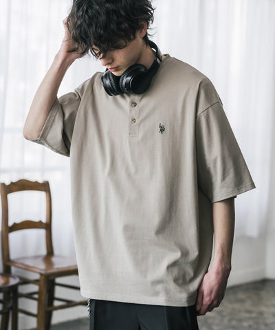 U.S. POLO ASSN. / 刺繡亨利領短袖T恤