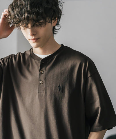 U.S. POLO ASSN. / 刺繡亨利領短袖T恤